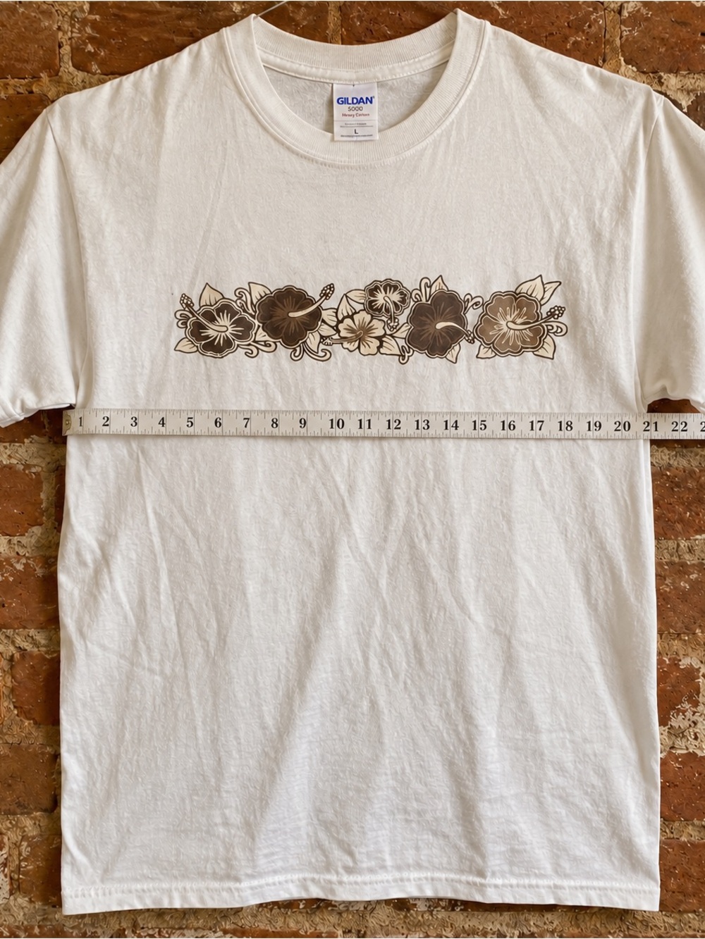 Gildan 5000 White Tee with Brown Floral Chest Band, Vintage Size L - Picture 4 of 5